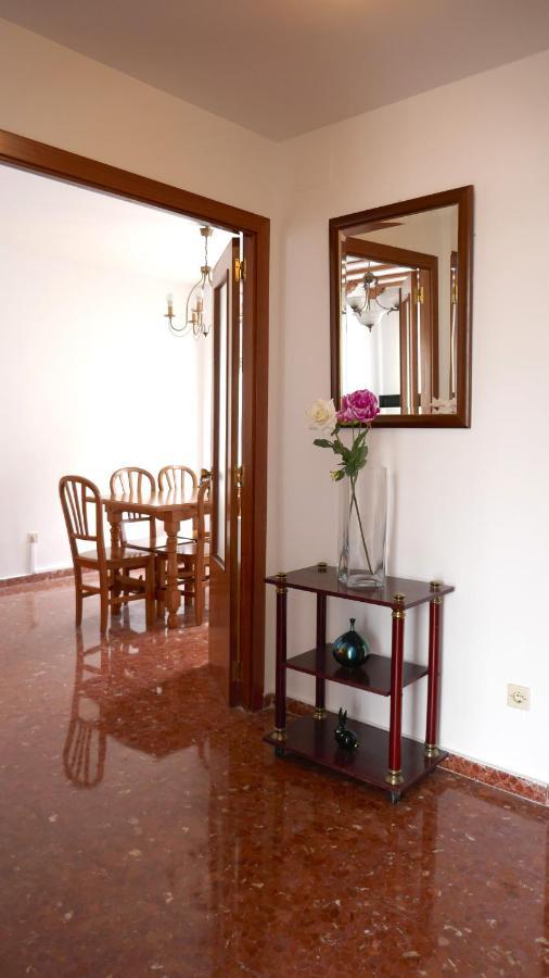 Casa Soleada En Calle Tranquila Sevilla Bagian luar foto