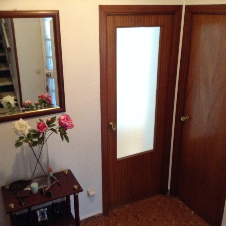 Casa Soleada En Calle Tranquila Sevilla Bagian luar foto